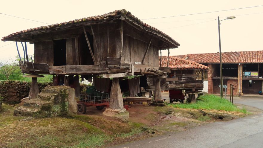 Miles de hórreos esperan en Asturias una reforma normativa que garantice su supervivencia