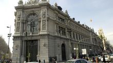 Edifico del Banco de España en la plaza de Cibeles y calle de Alcalá de Madrid.