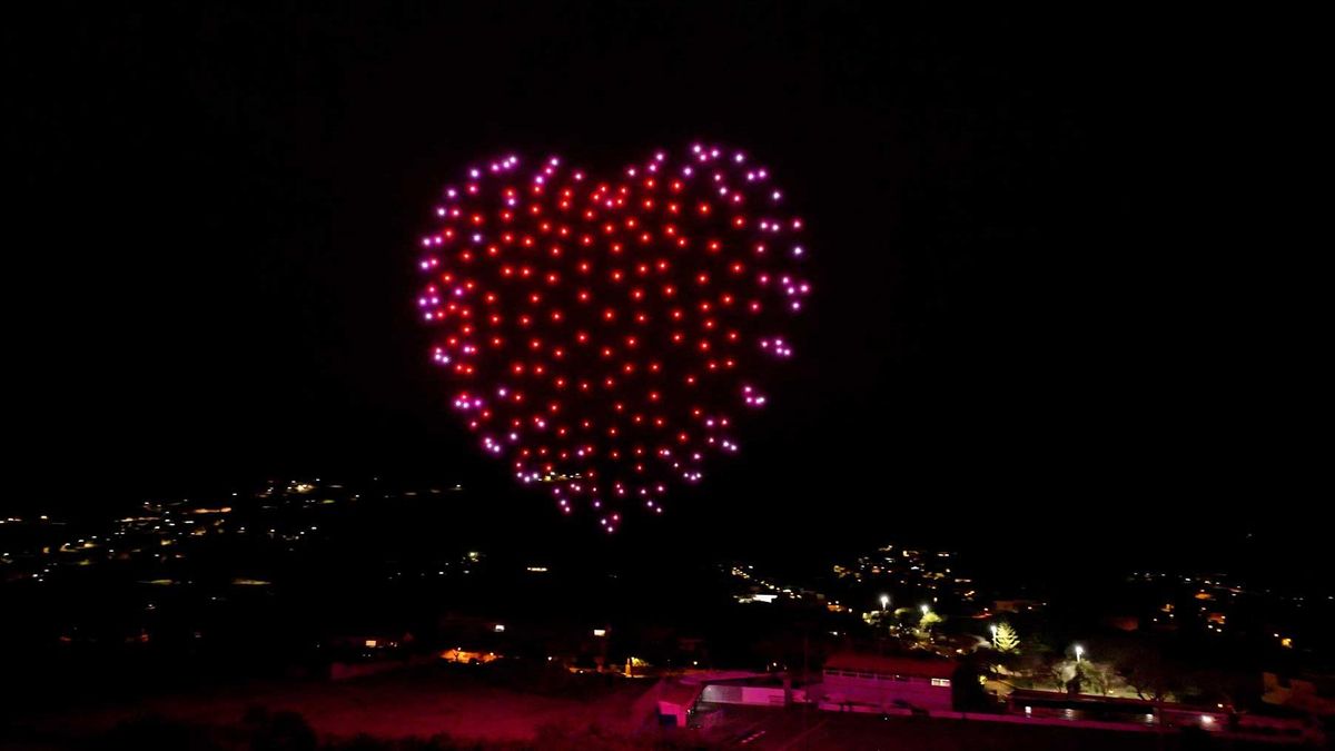 Un gran espectáculo gratuito iluminará el cielo de Madrid con mil drones para celebrar las fiestas del 2 de mayo