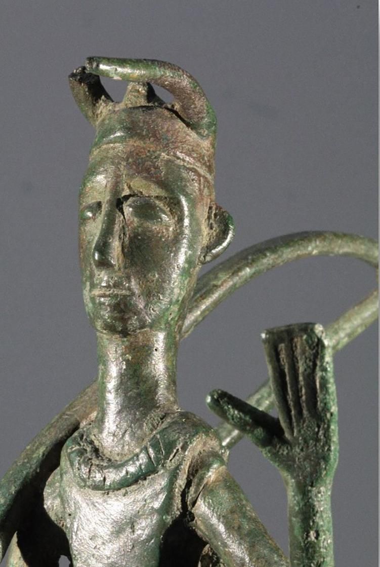 Figura de guerrero de bronce procedente del santuario de Abini-Teti, en el centro de Cerdeña, un ejemplo típico de los llamados Bronzetti