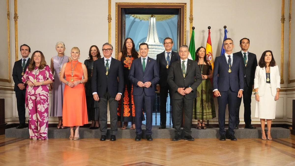 El Gobierno andaluz PP-Vox incrementa en 13 sus altos cargos pese a mantener el mismo número de consejerías