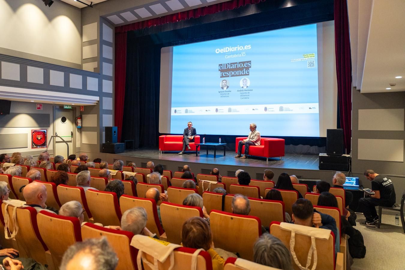 Ignacio Escolar y Andrés Hermosa ante los 150 lectores que asistieron a la celebración del aniversario.