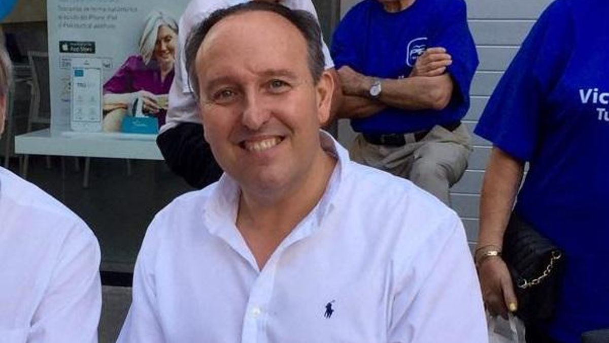 
En un primer moment, cap càrrec públic va voler lligar-se a la candidatura de Camps, però quan es va fer públic el grup de 100 persones que treballaran per enderrocar Carlos Mazón de la presidència del partit han aparegut noms significatius del PP valencià. Dos coneguts homes que formen part de l?actual executiva del PPCV s?han passat al bàndol de Camps. Es tracta de l'advocat i exalcalde de Paiporta Vicente Ibor i de l'exalcalde del Puig José Miguel Tolosa. Ibor és un reconegut advocat que va ser el flagell de l'esquerra quan Isabel Bonig era presidenta del PPCV, mentre que Tolosa va ser recomanat a Carlos Mazón pel lletrat Manuel Broseta, fundador i cara visible de Broseta Advocats.
Els dos díscols, de moment, han tocat la línia de flotació de Mazón. Ibor, pels seus contactes al món de l'advocacia i el seu treball a la zona de la dana. Carlos Mazón encara no ha anat a Paiporta per conèixer l'abast de la catàstrofe. Només va ser el dia que la va visitar el rei Felip VI, el 3 de novembre. Des d'aquesta jornada, el president no s'ha acostat al municipi on van morir més de 40 persones. Tolosa, per part seva, és recomanat el clan Broseta, fills de l'històric Manuel Broseta Pont, assassinat per ETA. Manuel Broseta, conegut advocat, ha teixit una important relació amb Mazón, tant que el president de la Generalitat ha compartit dinars i festes a Eivissa amb el lletrat. Pablo Broseta, germà de Manuel, és secretari autonòmic de Representació davant la UE nomenat per Mazón.
Al PPCV i al PP de la província de València no estan gens contents amb el desafiament llançat per Camps. De fet, primer van ignorar l'expresident de la Generalitat. Després ho van menysprear. Ara ja treballen per tallar d'arrel la seva influència a les agrupacions locals, on l'expresident té molt de predicament. Persones de l'equip de Francisco Camps han arribat a rebre trucades i encàrrecs de la direcció autonòmica i provincial. "Ara no toca", diuen. Però Camps ja va disparat.

 