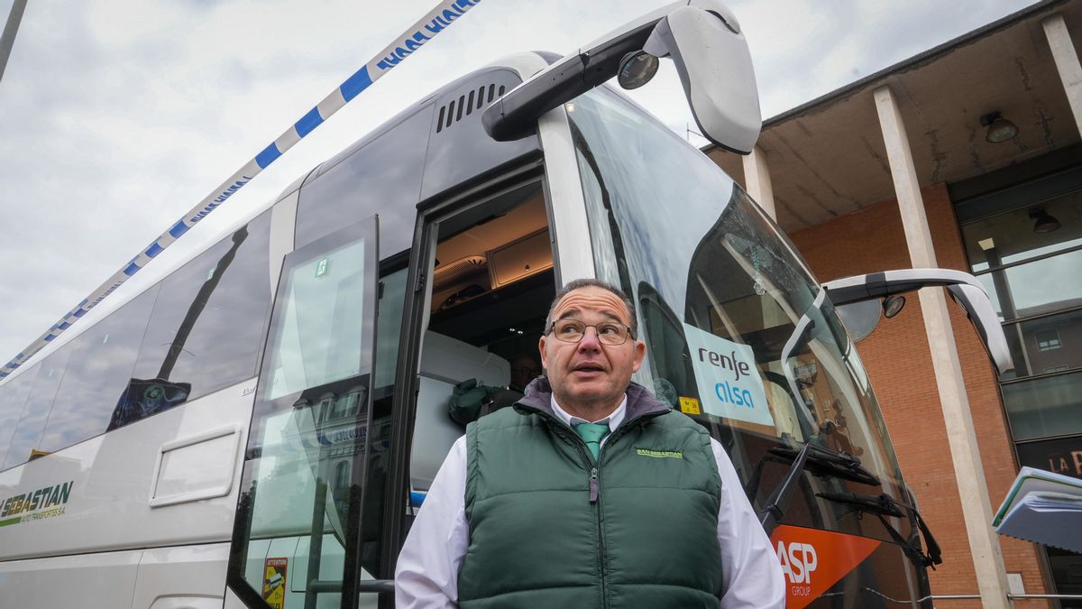 Mariano Gómez, uno de los conductores de autobuses entre Córdoba y Villanueva de Córdoba. Córdoba a Madrid