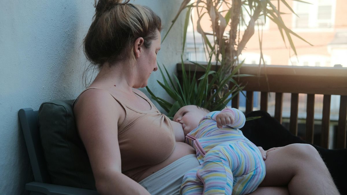 El 97% de los recién nacidos inician la lactancia, pero sólo un 56 % lo hace en la primera hora de vida, el 44% la recibe en forma exclusiva a los 6 meses y la edad promedio de abandono es de 6,3 meses.
