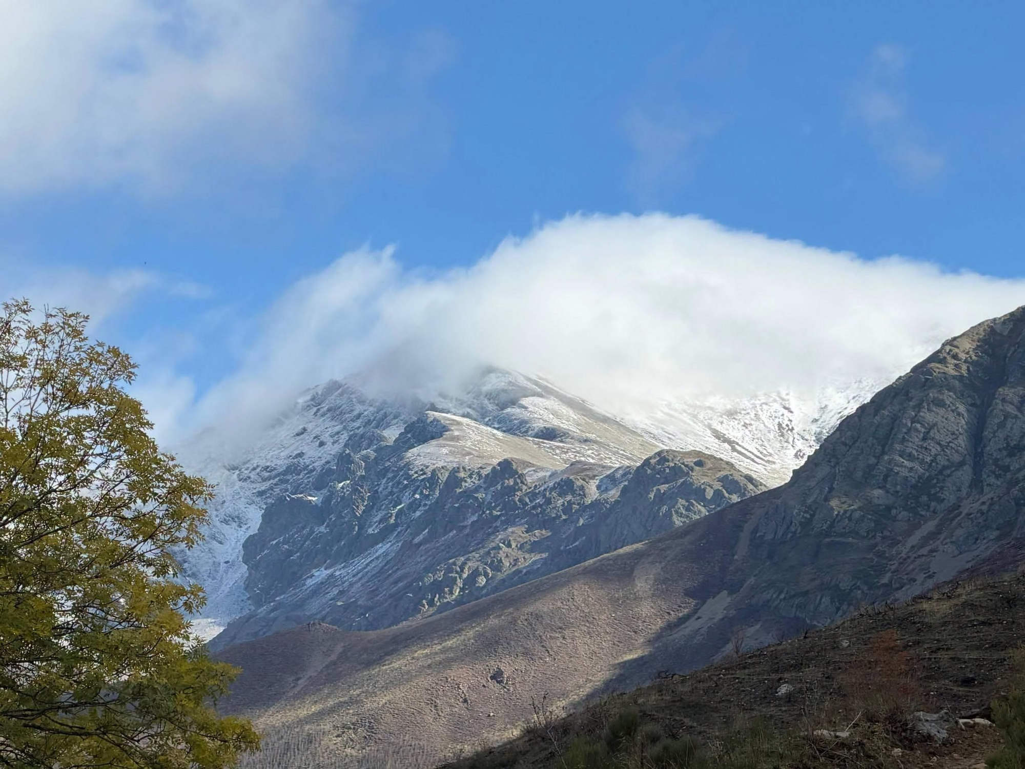 Así es como llegó la primera nevada y la Montaña Oriental de León abrió de par en par la ventana del frío
