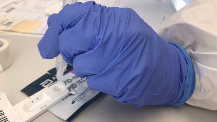 Test rápido de antígenos de la COVID-19 realizado en Palma.