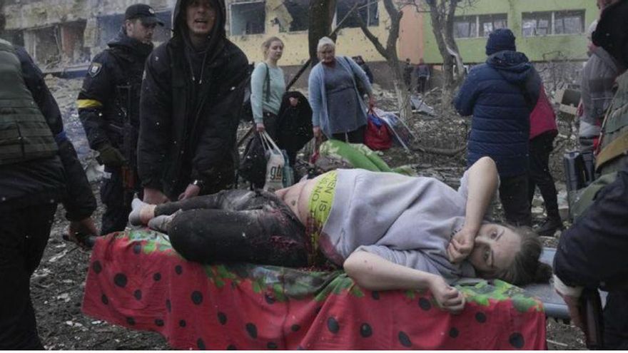 La mujer y su bebé que fueron fotografiados en el ataque al hospital de Mariúpol murieron