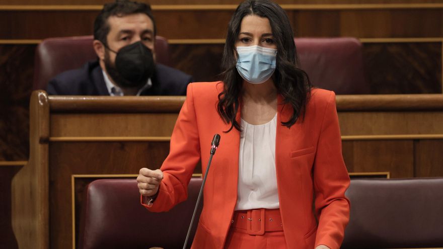 La presidenta de Ciudadanos, Inés Arrimadas, en su escaño en el Congreso de los Diputados.