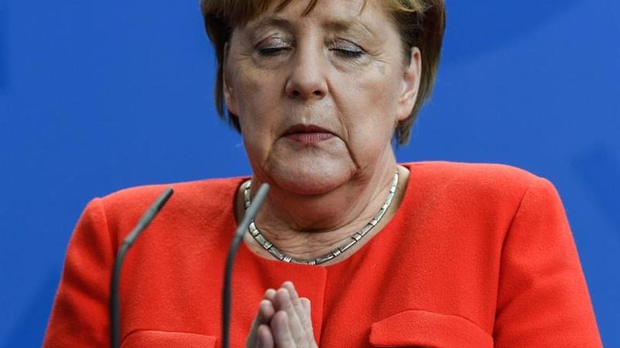 Merkel pide "humanidad" en la política migratoria de la UE y "contingentes legales"