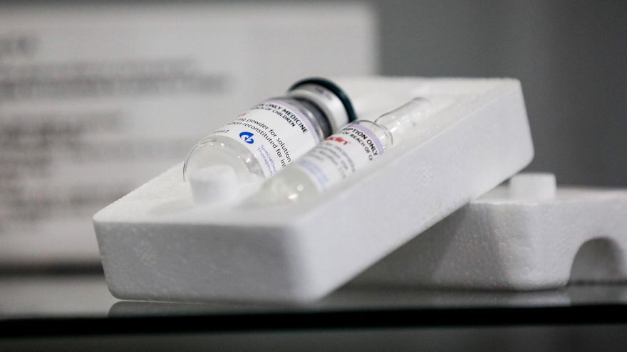 Imagen del antiviral Aplidin, desarrollado por la farmacéutica española PharmaMar, tomada hoy en su laboratorio de Colmenar Viejo (Madrid). EFE/David Fernandez