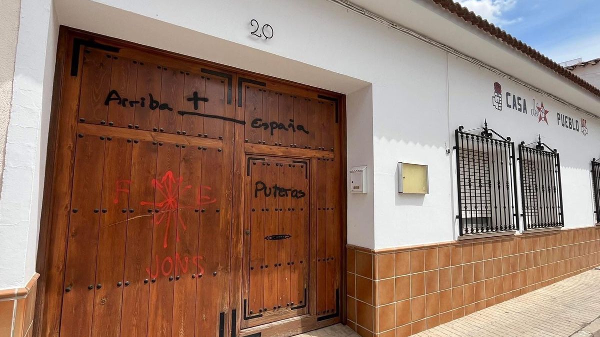 El PSOE denuncia la vandalización de su sede en Campo de Criptana con la aparición de pintadas en su fachada