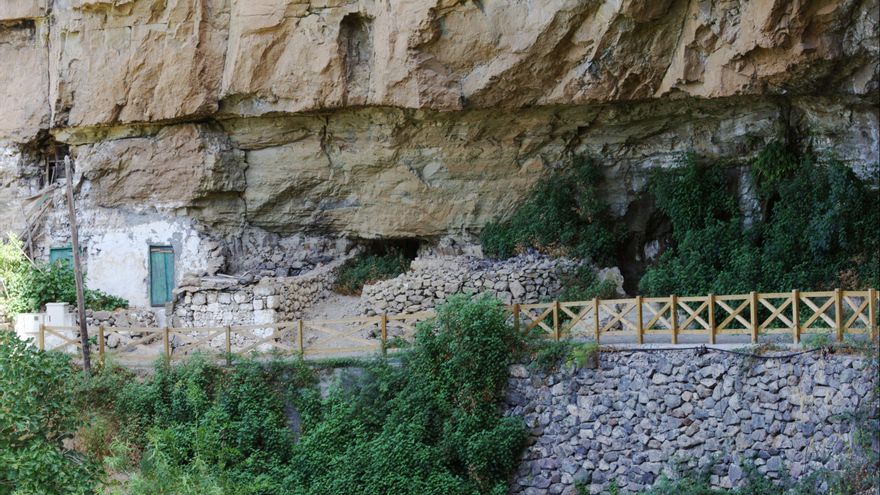 Casas excavadas en el risco en el barrio de El Hornillo.