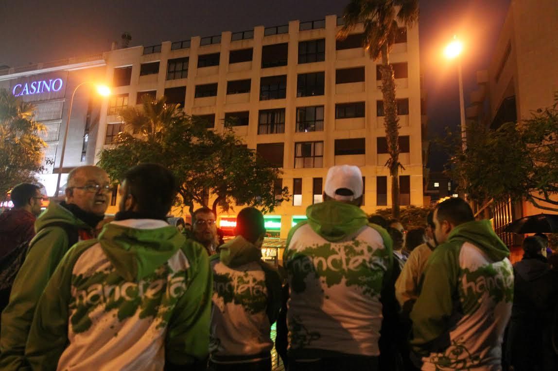 Concentración contra la suspensión de los mogollones en Las Palmas de Gran Canaria. (BRISSÓN REYES)