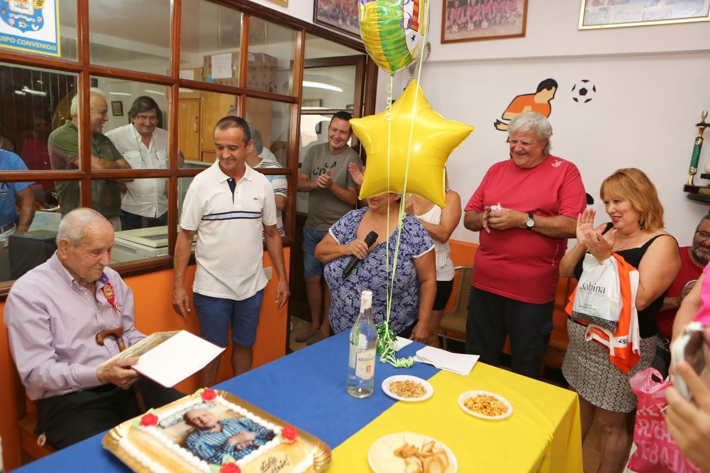 Juan Viera celebra su 100 cumpleaños. (ALEJANDRO RAMOS)