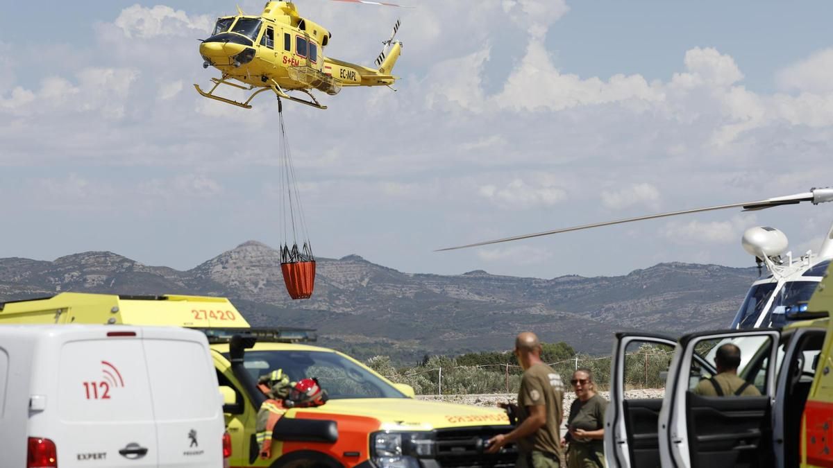 La Generalitat envía un Es Alert para evacuar el municipio de Catí por el incendio en Tírig, que sigue activo