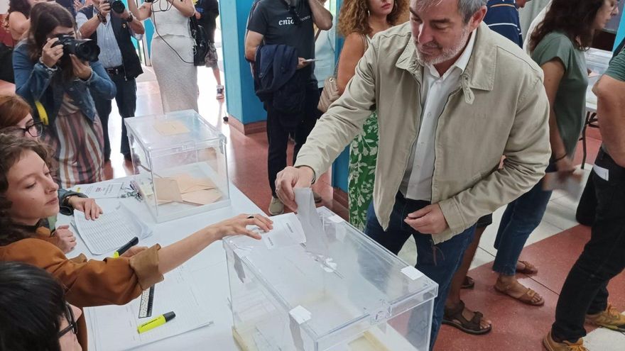 Fernando Clavijo vota en la mañana del 23 de julio