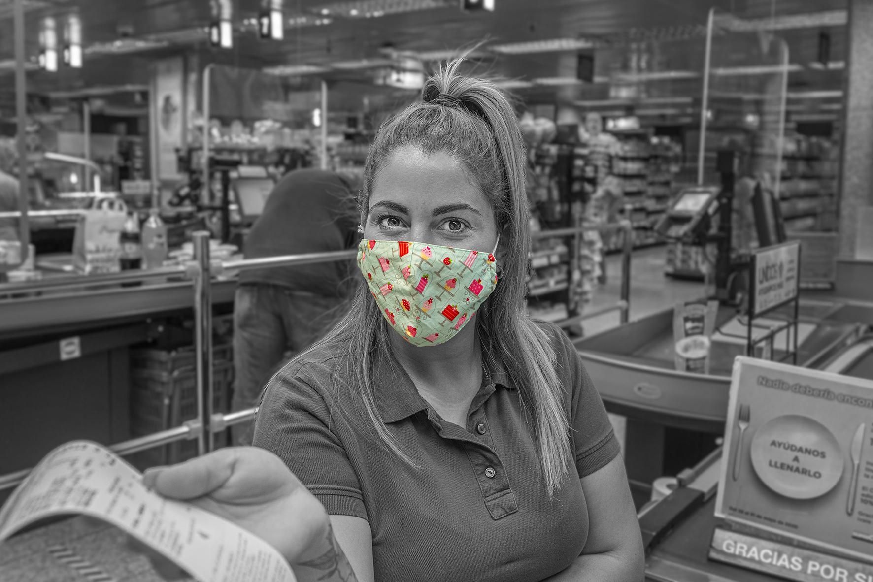 Anabel, cajera de supermercado. (LEANDRO BETANCOR)