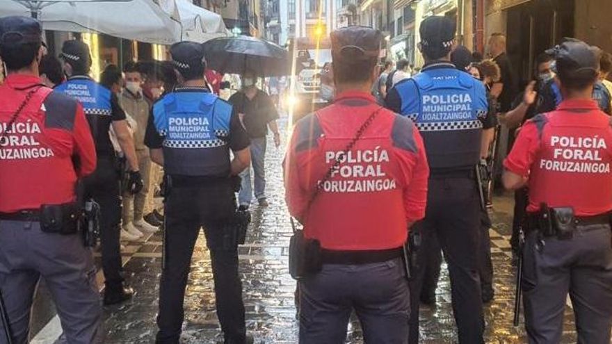 Un varón se entrega a la Policía tras matar a su pareja en un bar de Pamplona