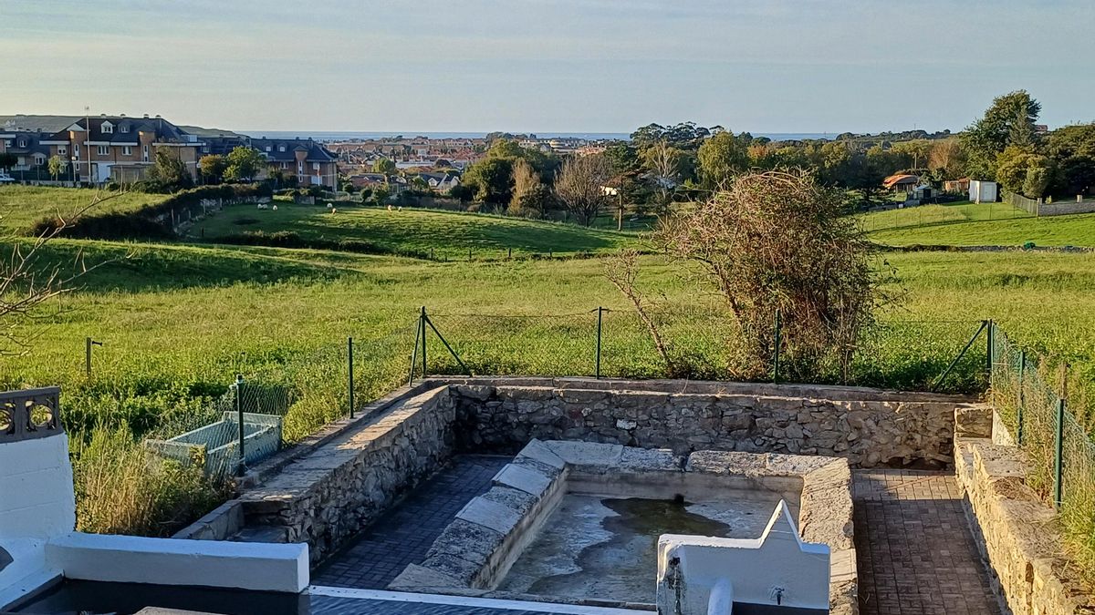Vista desde el lavadero de Rucandial del una parte del terreno donde se levantarán 8.000 pisos.