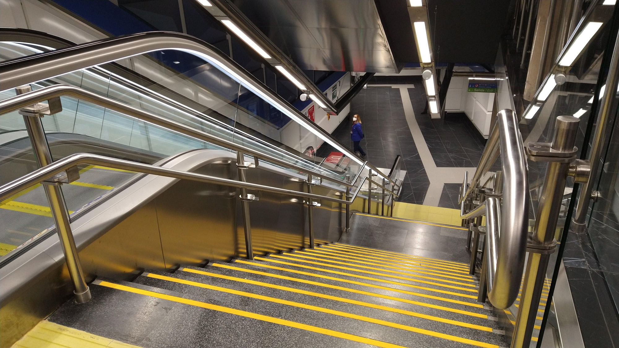 Estación Gran Vía - bajada a uno de los vestíbulos