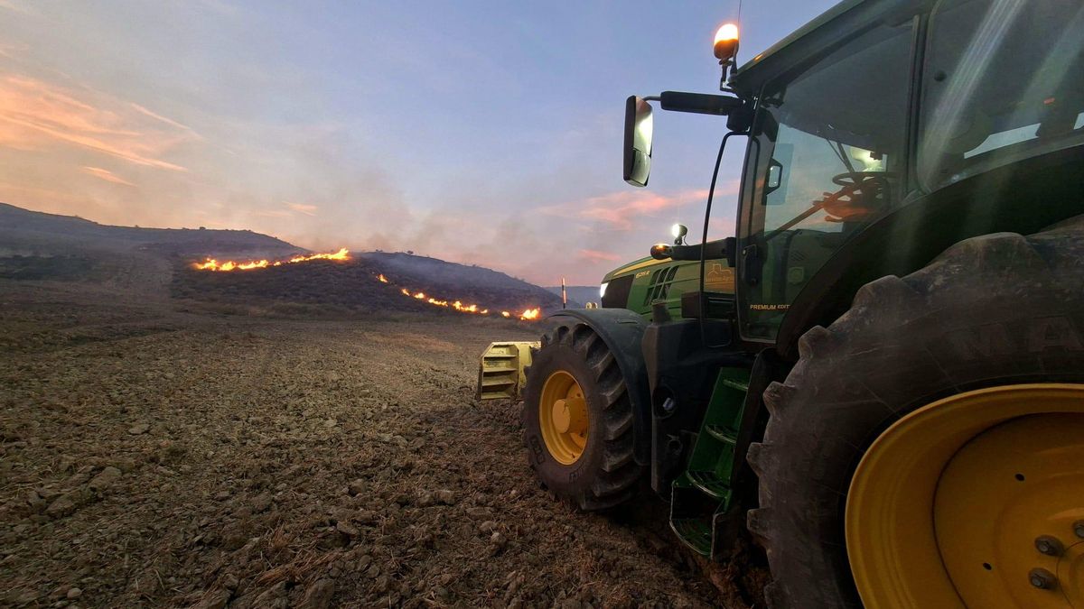 Los agricultores que ayudaron a sofocar incendios en Aragón aún esperan el pago del gasóleo: “No hemos recibido nada”