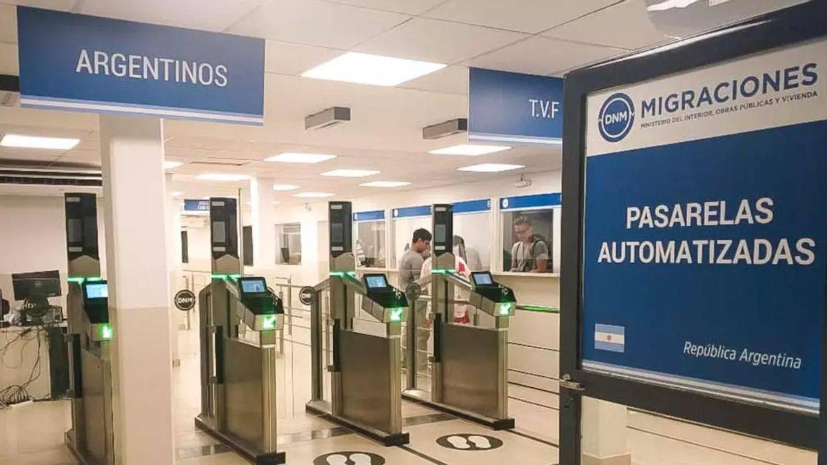 El decreto 681/2026 busca restringir el ingreso o cancelar la residencia de extranjeros por "mensajes de odio" o "ultraje a símbolos patrios".