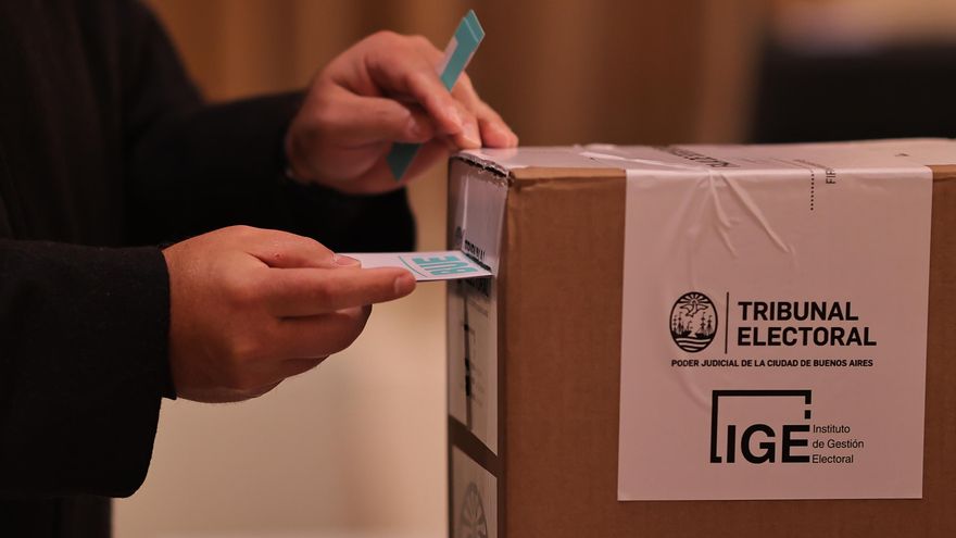 Las elecciones de Buenos Aires cierran con una participación estimada de apenas el 55 %