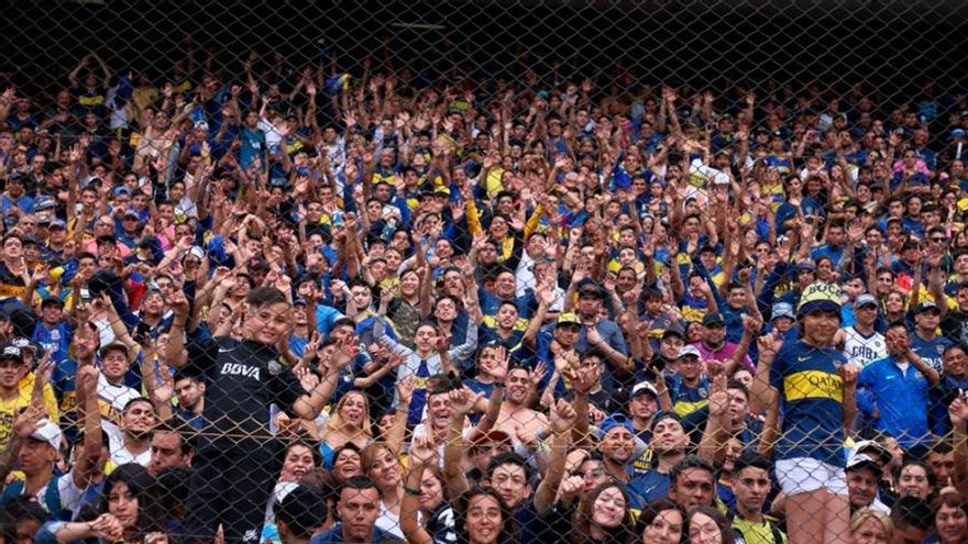 Dura multa a Boca por gestos racistas de hinchas xeneizes
