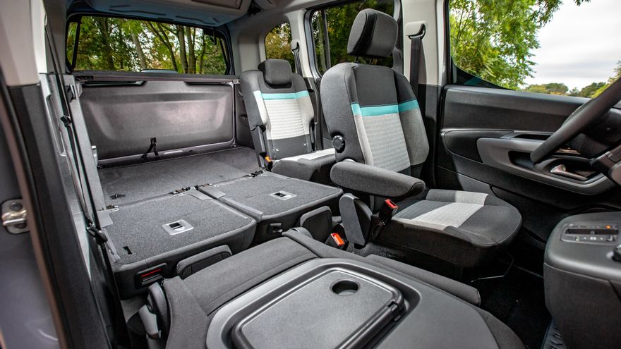 Una de las grandes virtudes del Berlingo eléctrico es que mantiene los volúmenes y capacidades de sus hermanos térmicos.