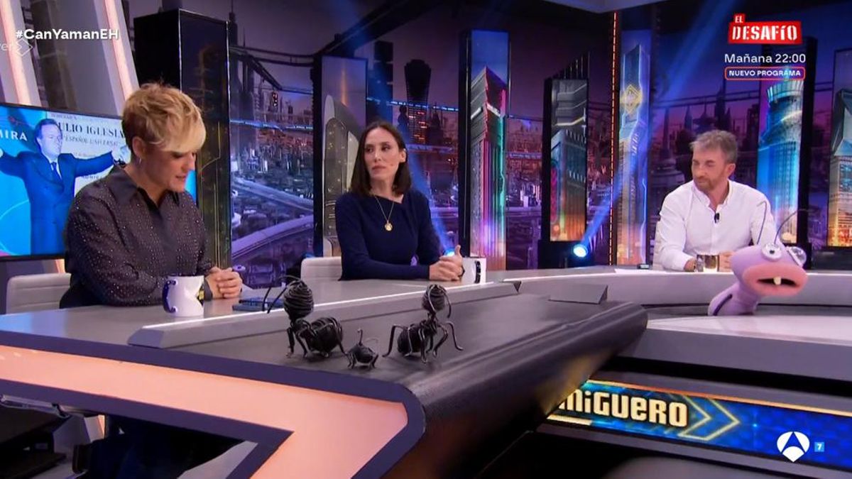 Cristina Pardo, Tamara Falcó y Pablo Motos, en el plató de 'El Hormiguero'