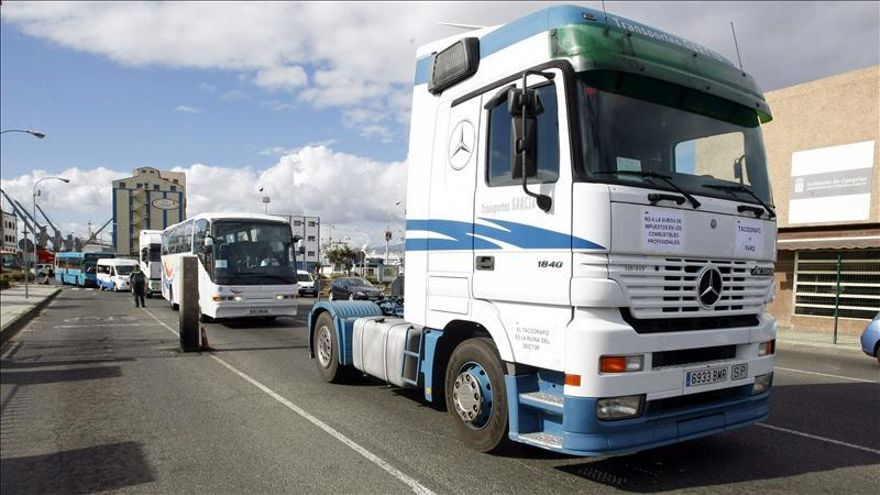 El tacógrafo, el instrumento que regula los descansos en el transporte cuyo uso provoca el paro del sector en Canarias