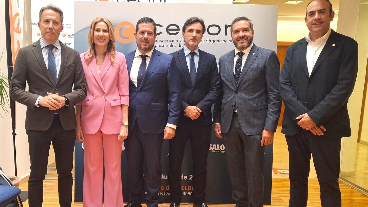 La consejera de Empresa, Empleo y Economía Social, Marisa López Aragón, clausura la Asamblea de Ceclor(I)