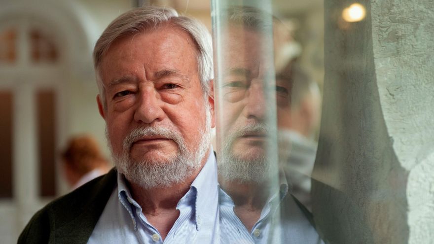 Guelbenzu publica su última novela: 'Tratar de dominar la realidad es un error espantoso'