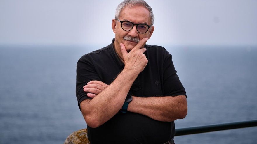 Manuel Rico, poeta: "Si no hay descubrimiento de nuevas formas en la poesía, no hay conciencia crítica que valga"