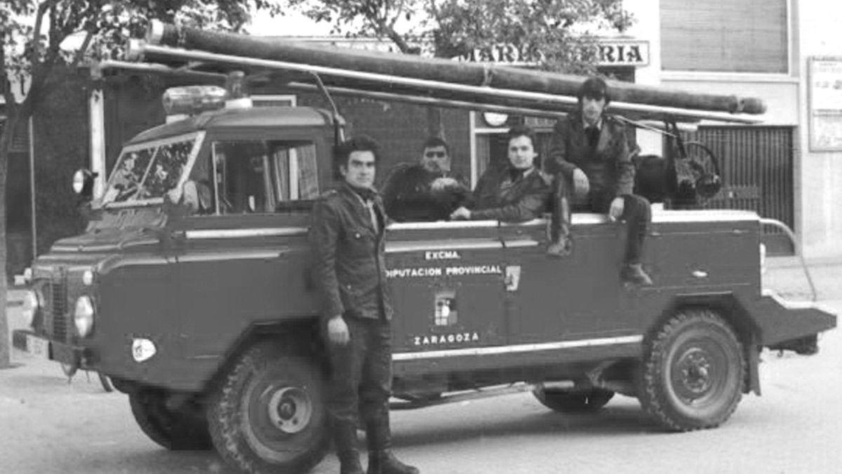 Bomberos del parque de Caspe en 1977, recién creado el SPEI.