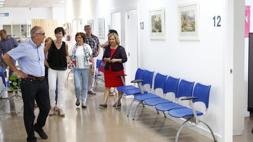 La consejera en funciones de Ciudadanía y Derechos Sociales, María Victoria Broto, visitó el nuevo centro del IASS