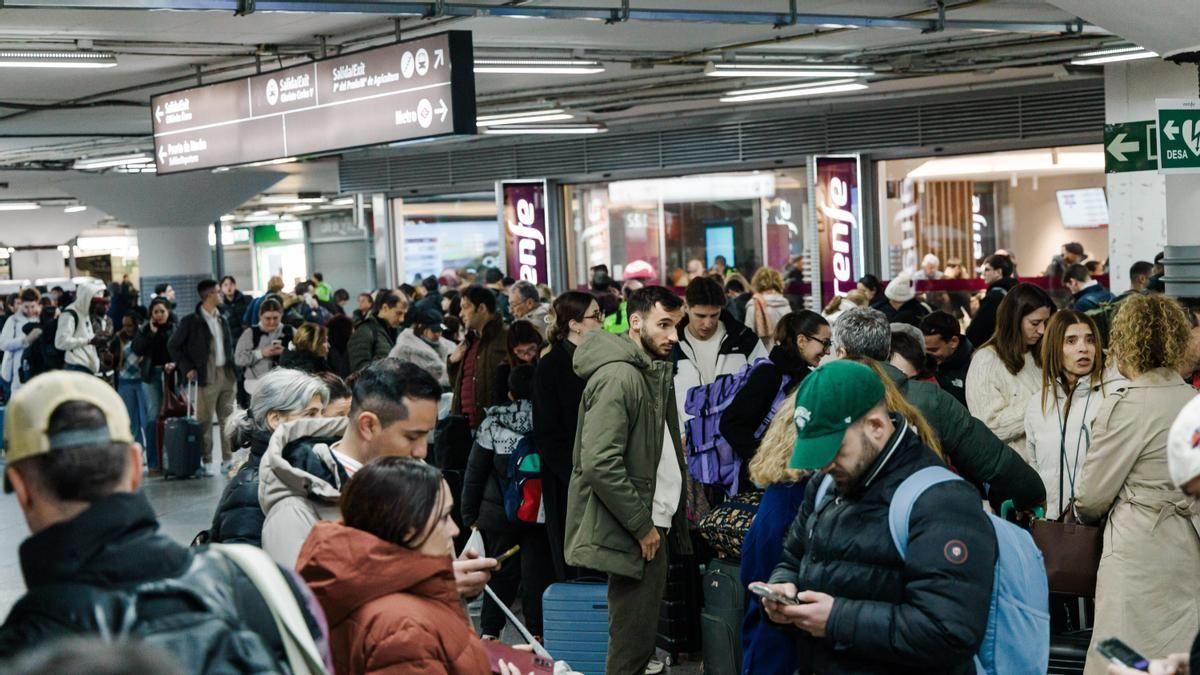 Madrid pierde población aunque los nacimientos superan las muertes: saldo migratorio negativo en pleno debate por la regularización