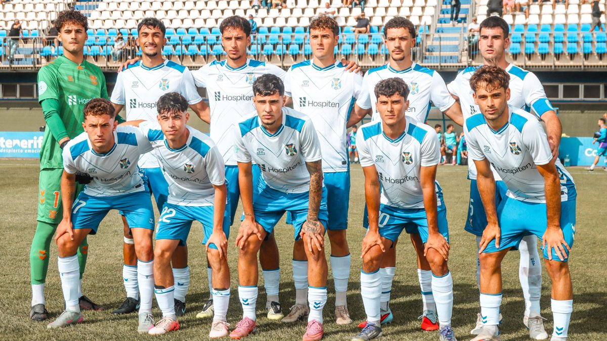 Formación del Tenerife B ante el Conquense