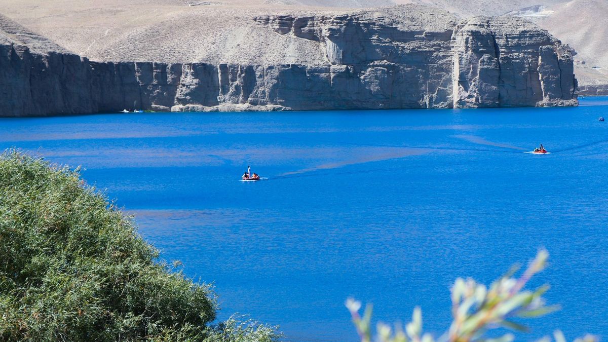 Con más de 170 especies de aves y seis lagos separados por diques de travertino, es considerado el primer parque nacional de este país