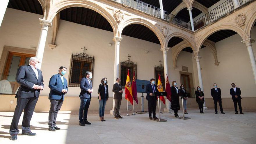 Los diputados tránsfugas de Ciudadanos toman posesión de sus nuevos cargos en el Gobierno de Murcia