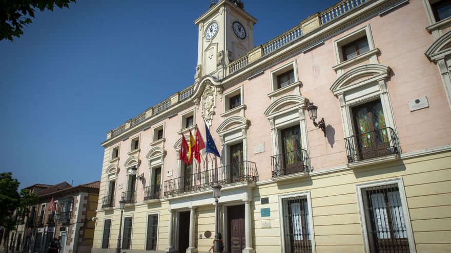 Archivo - Fachada del Ayuntamiento de Alcalá de Henares, a 17 de junio de 2023, en Alcalá de Henares, Madrid (España).