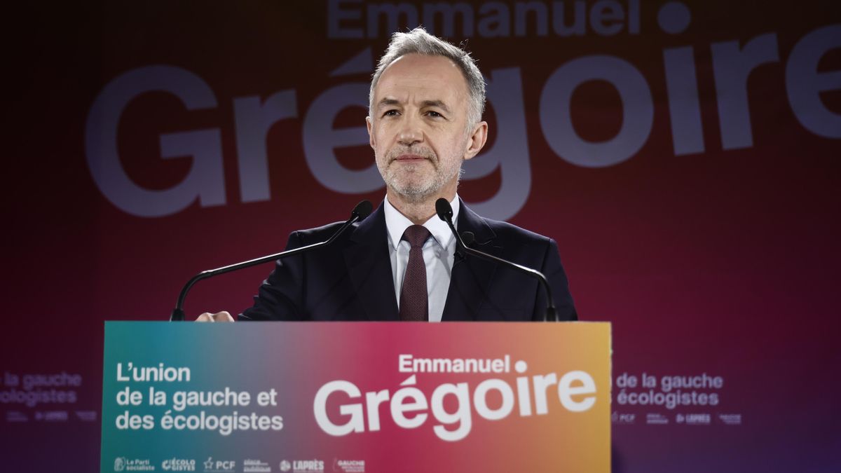 El candidato del Partido Socialista a la alcaldía de París, Emmanuel Gregoire, en un discurso en la capital gala tras la primera vuelta electoral el 15 de marzo.