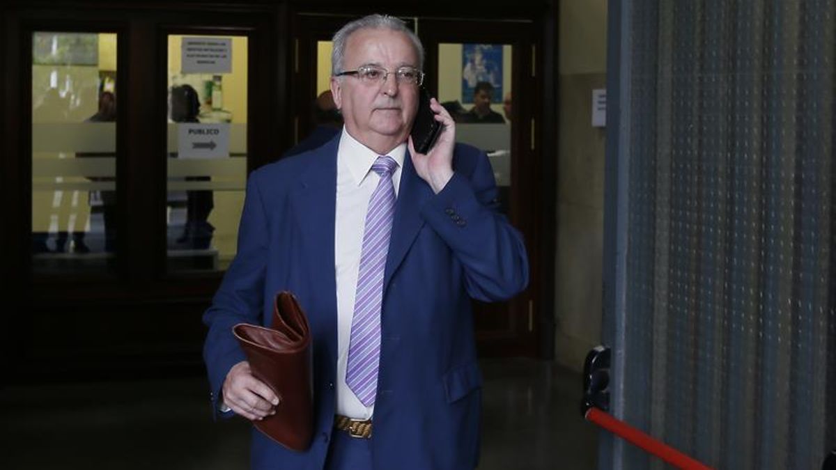 El exconsejero Fernández será juzgado solo una vez en los ERE