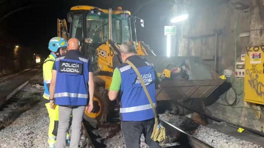 Muere un trabajador en un túnel de Cercanías Madrid al recibir un golpe con una retroexcavadora