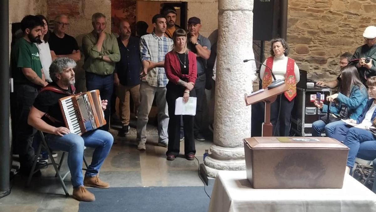 El guerrillero antifranquista berciano Manuel Girón ya descansa en paz tras varias 'muertes' y dos entierros