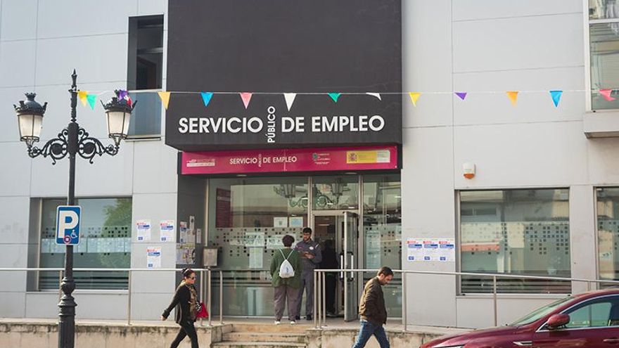 Archivo - Oficina de empleo en Cantabria