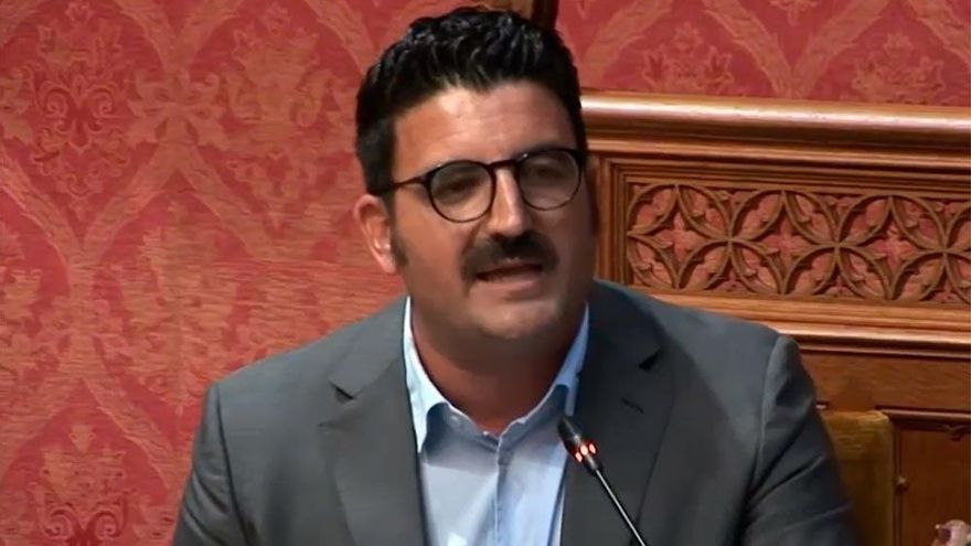 Un conseller de Vox a Mallorca veu igual "d’immoral" gastar diners públics en el català com en “putes i cocaïna”