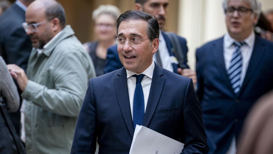 El ministro de Asuntos Exteriores, Unión Europea y Cooperación, José Manuel Albares, en una sesión de control al Gobierno, en el Senado.