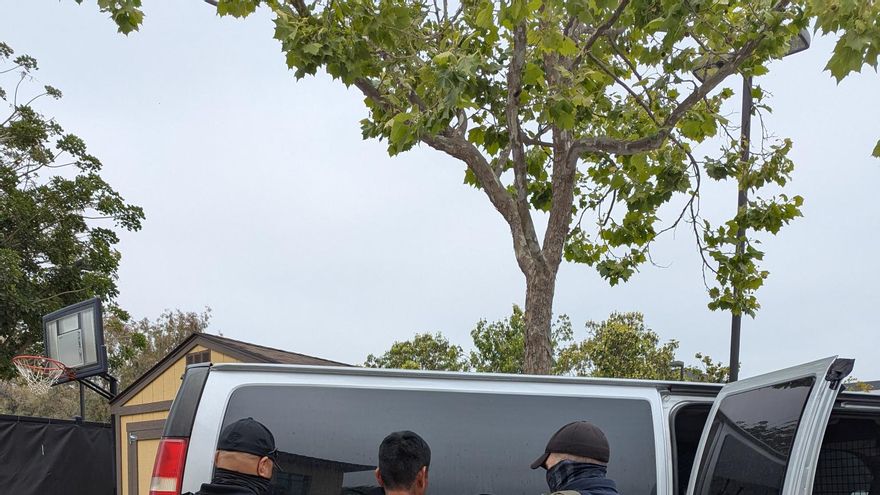 Redadas migratorias llegan al campo californiano con agentes correteando a trabajadores